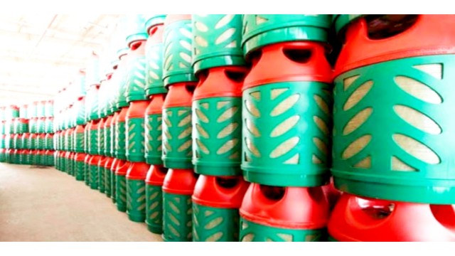 গ্যাসের দামে নতুন চাপ: জানুয়ারিতে এলপিজি সিলিন্ডার ১,৩০৬ টাকা